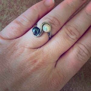 White gold and pearl ring